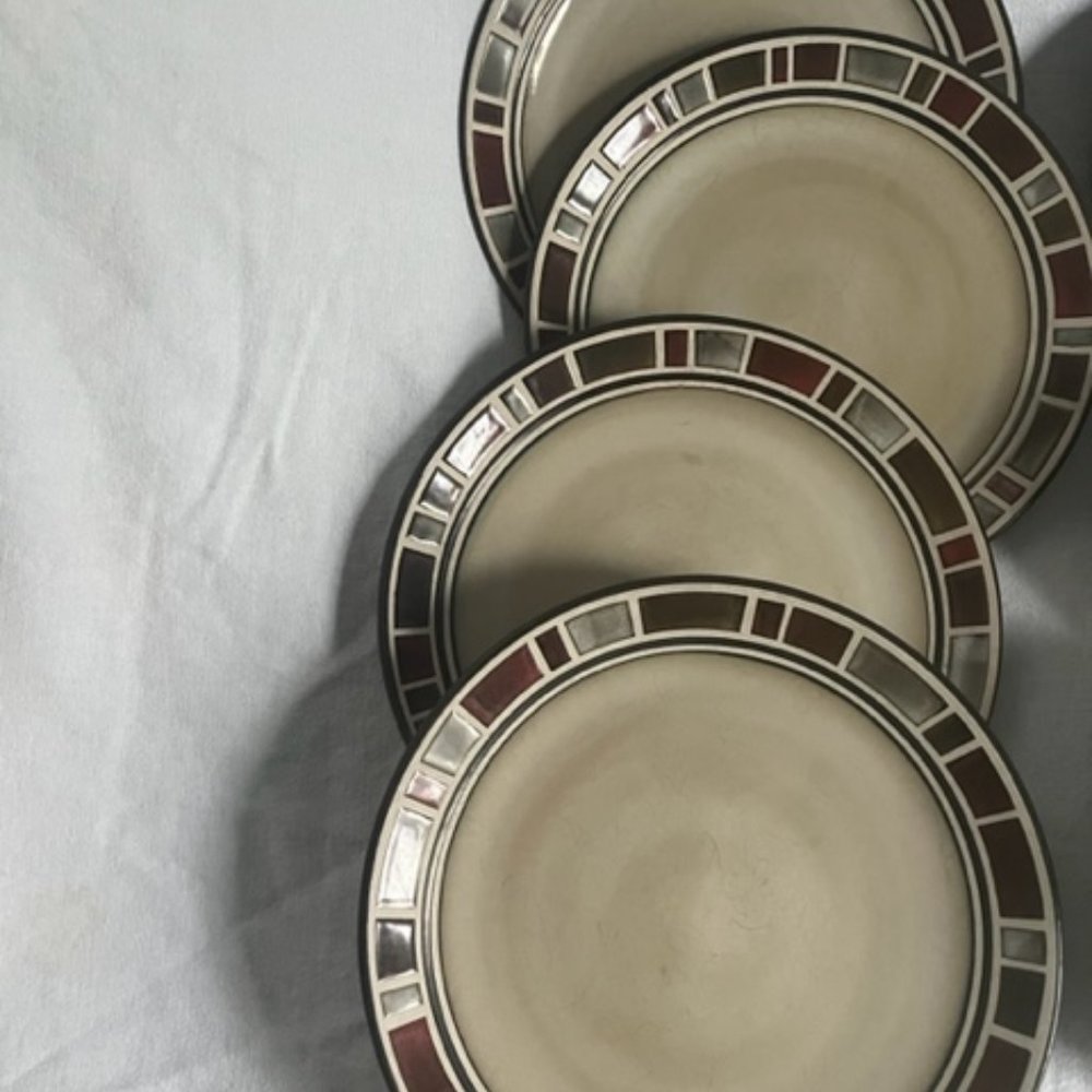 Set of ELITE brown & tan Plates, bowls & saucers